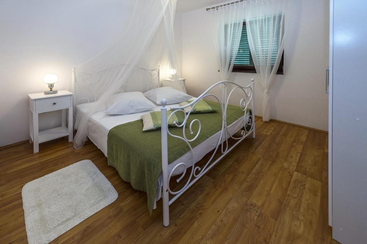 Spacious Three-Bedroom Villa Balun With Pool Poreč Exterior foto