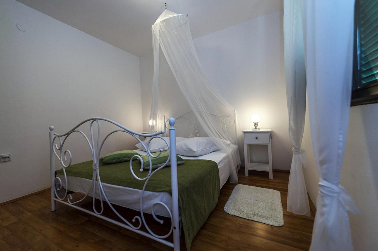 Spacious Three-Bedroom Villa Balun With Pool Poreč Exterior foto