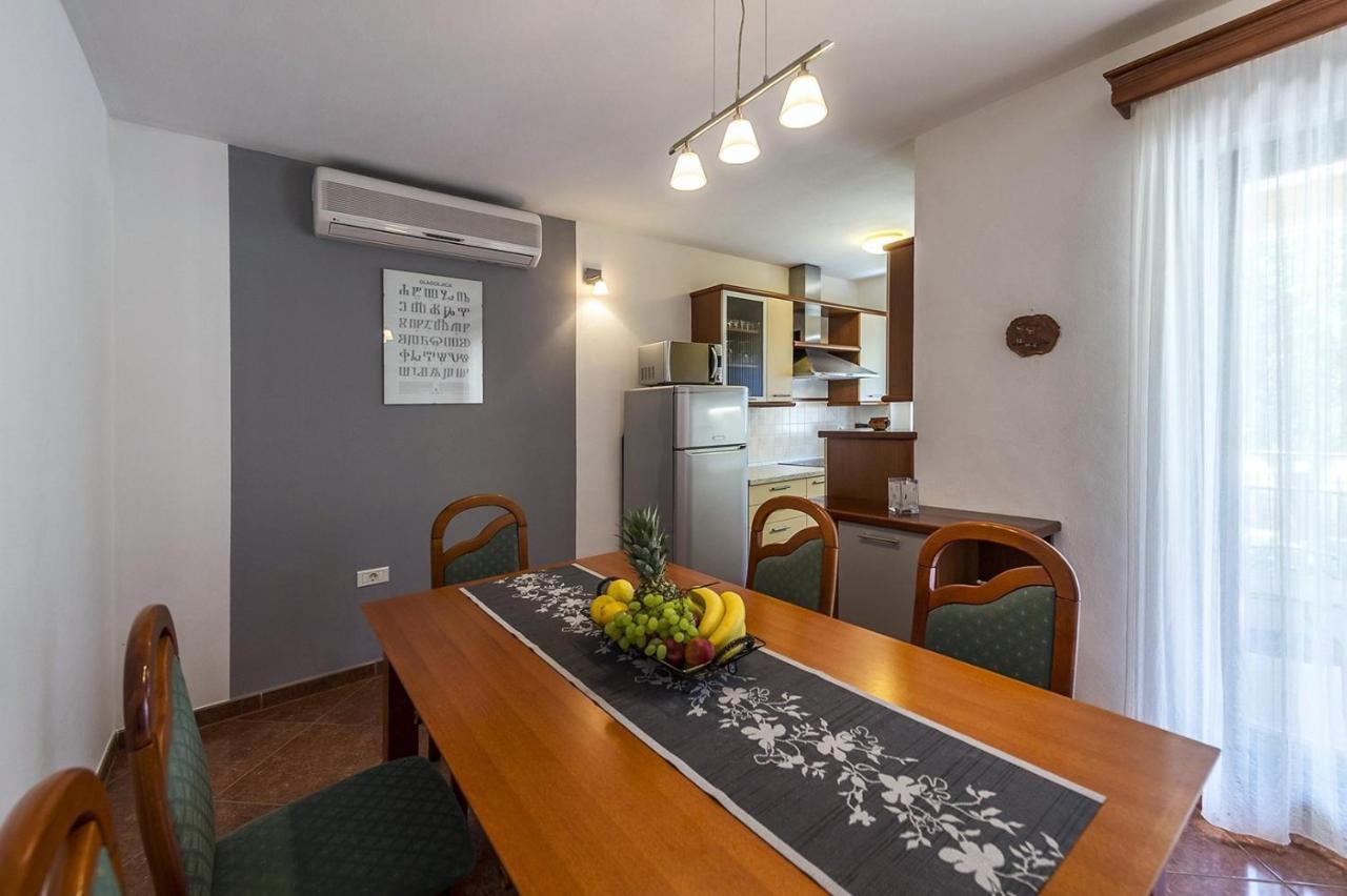 Spacious Three-Bedroom Villa Balun With Pool Poreč Exterior foto